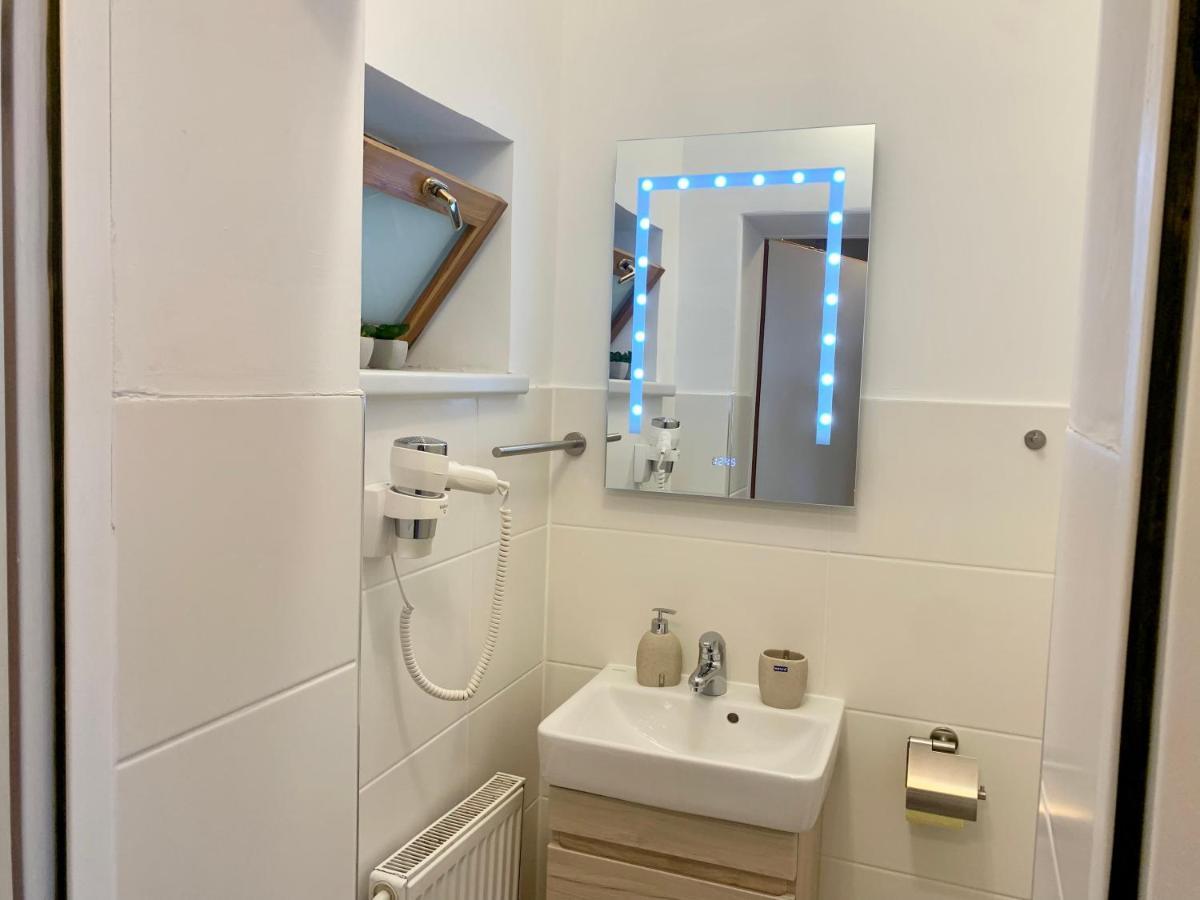 Air-Conditioned, Quiet Apartment With A Terrace In Center Of St Poelten - Smart Tv Санкт-Пельтен Екстер'єр фото